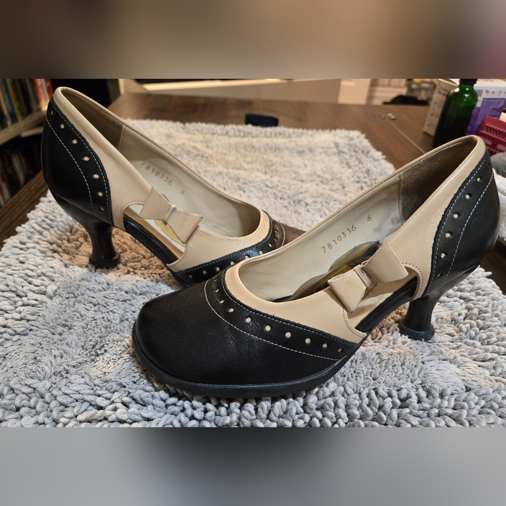 Elegant Black and Cream Women's Heels - Picture 4 of 12